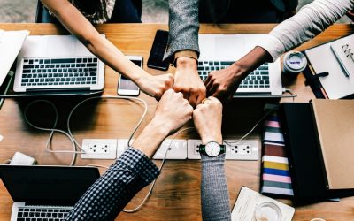 Marketing y Ventas trabajando en equipo